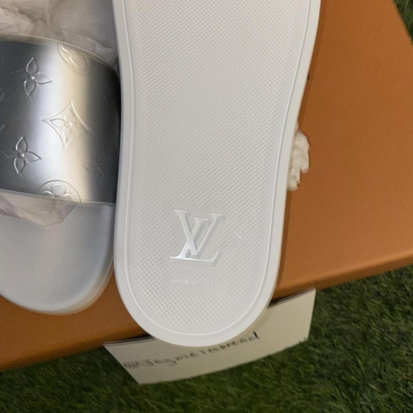 Louis Vuitton Men's White and Grey Slides - Picture 2 of 4